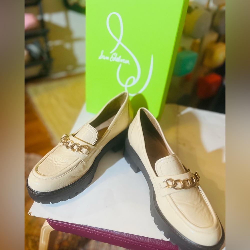Sam Edelman Beige Patent Tailer Chain Lug with Gold Accent - Picture 4 of 5